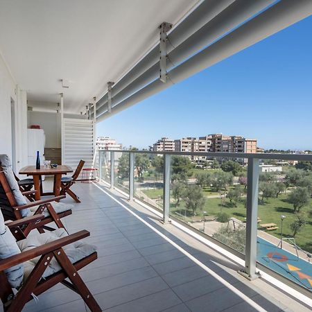 Kind Park - Sleek Apartment With Terrace & Parking Bari Buitenkant foto