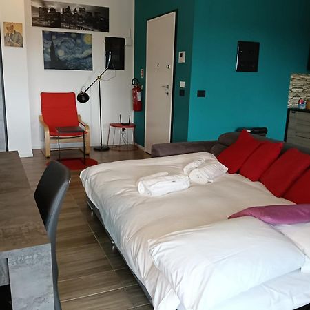 Kind Park - Sleek Apartment With Terrace & Parking Bari Buitenkant foto
