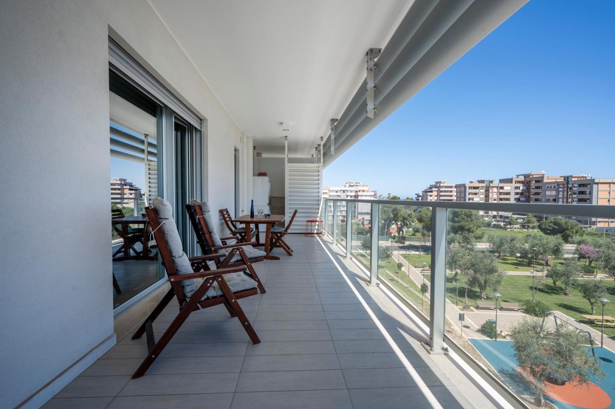 Kind Park - Sleek Apartment With Terrace & Parking Bari Buitenkant foto