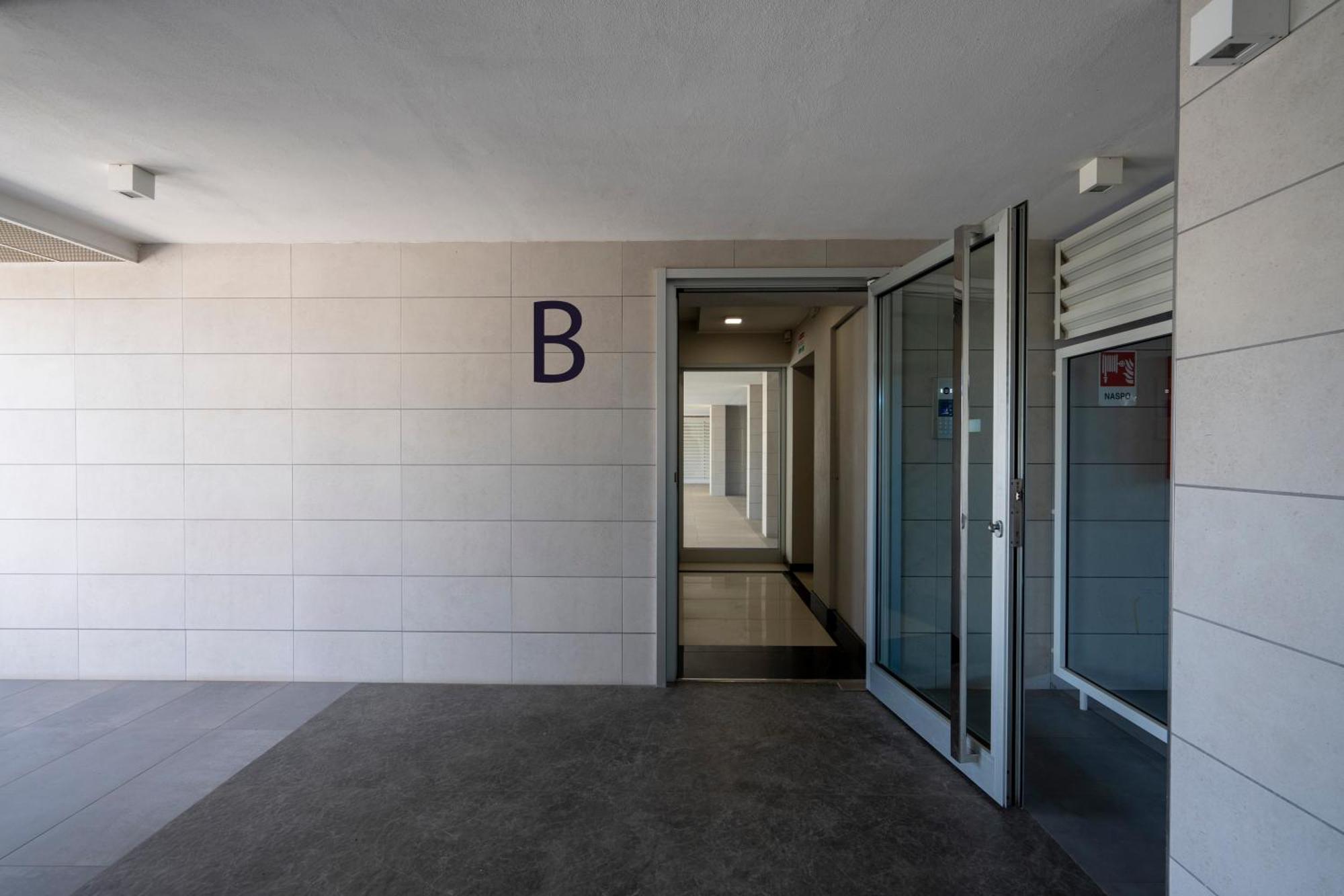 Kind Park - Sleek Apartment With Terrace & Parking Bari Buitenkant foto