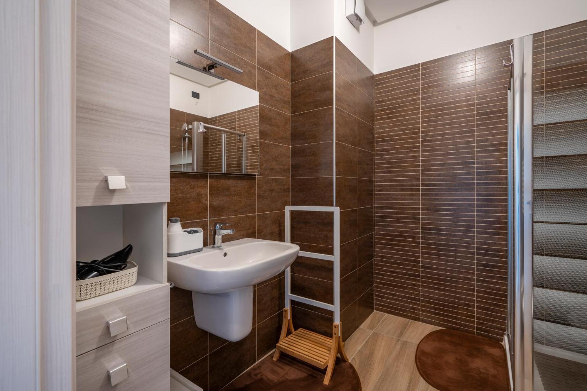 Kind Park - Sleek Apartment With Terrace & Parking Bari Buitenkant foto
