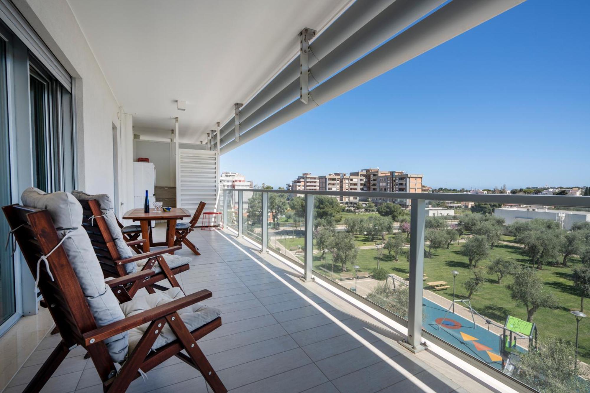 Kind Park - Sleek Apartment With Terrace & Parking Bari Buitenkant foto